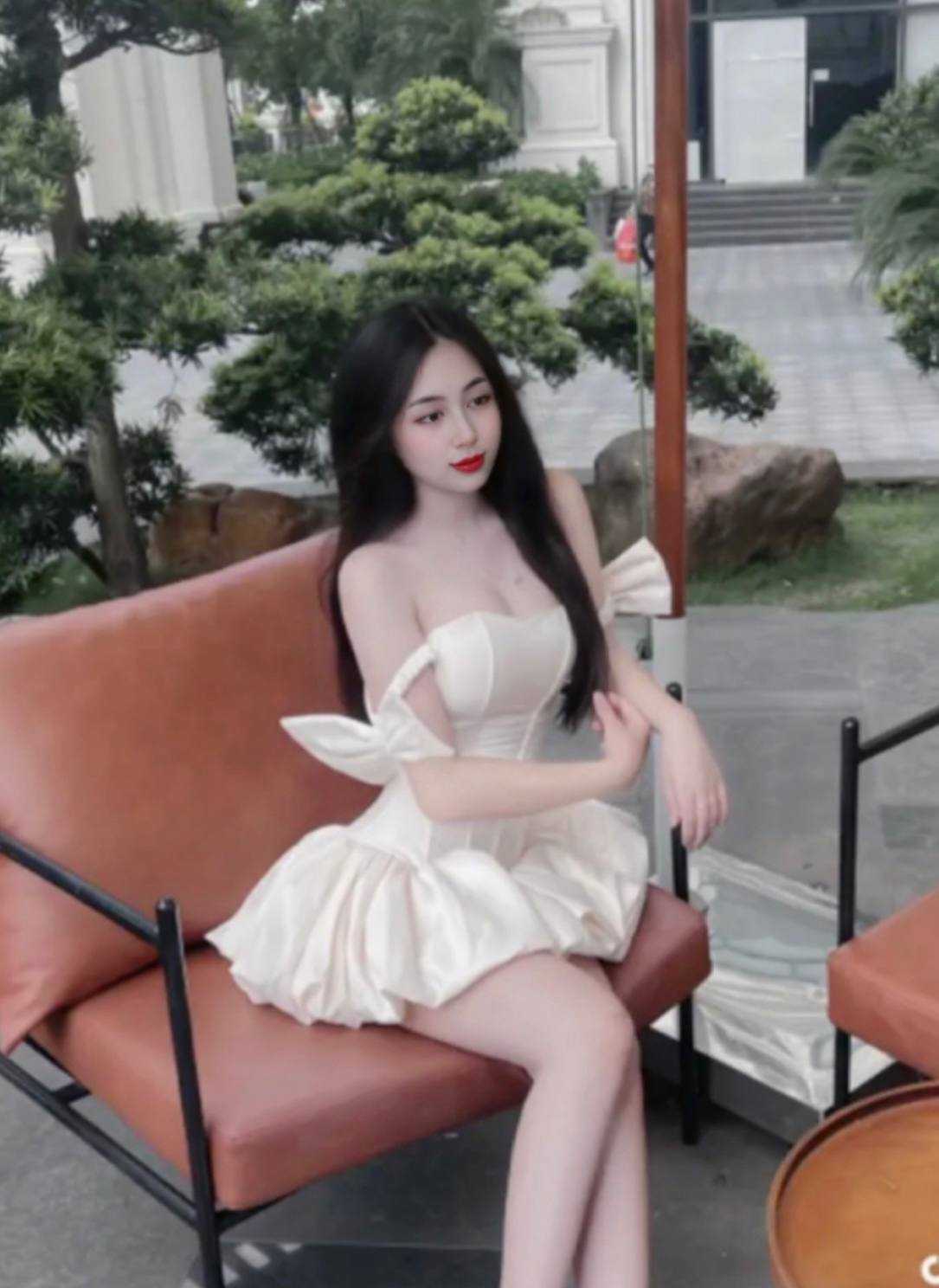 Hình ảnh chiến kê dũng mãnh chuẩn bị cho trận đấu tại Gà Cam 67